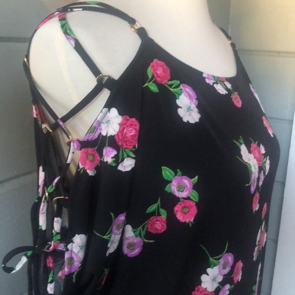 EXPRESS black floral print cold shoulder w/ lace up detail top like new   S-M - Picture 8 of 12